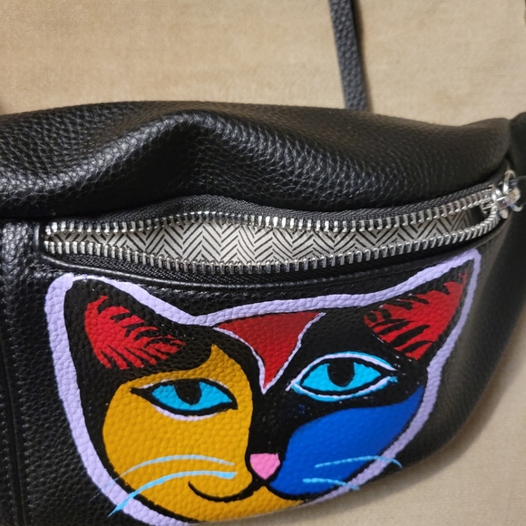 Hand painted Fanny Pack - Picture 6 of 12